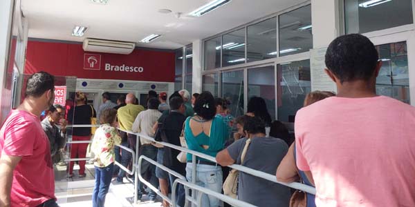 Termina quinta-feira prazo para servidor estadual abrir conta salário no Bradesco