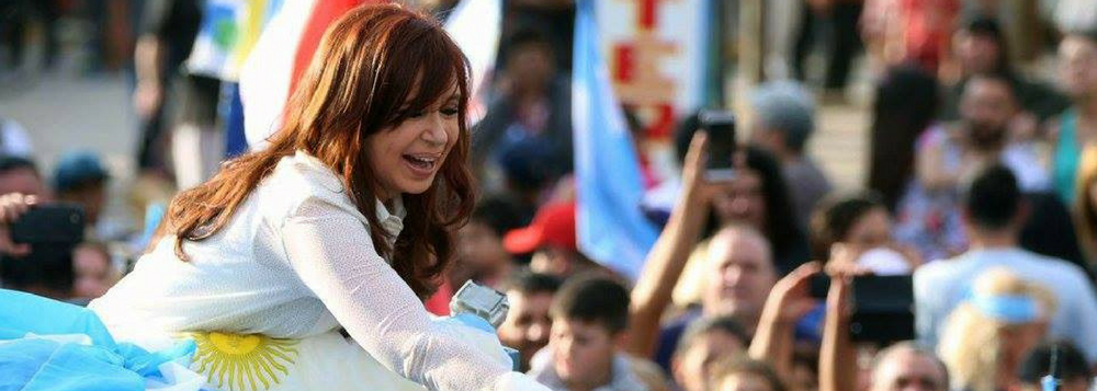 Ex-presidente Cristina Kirchner é eleita senadora na Argentina