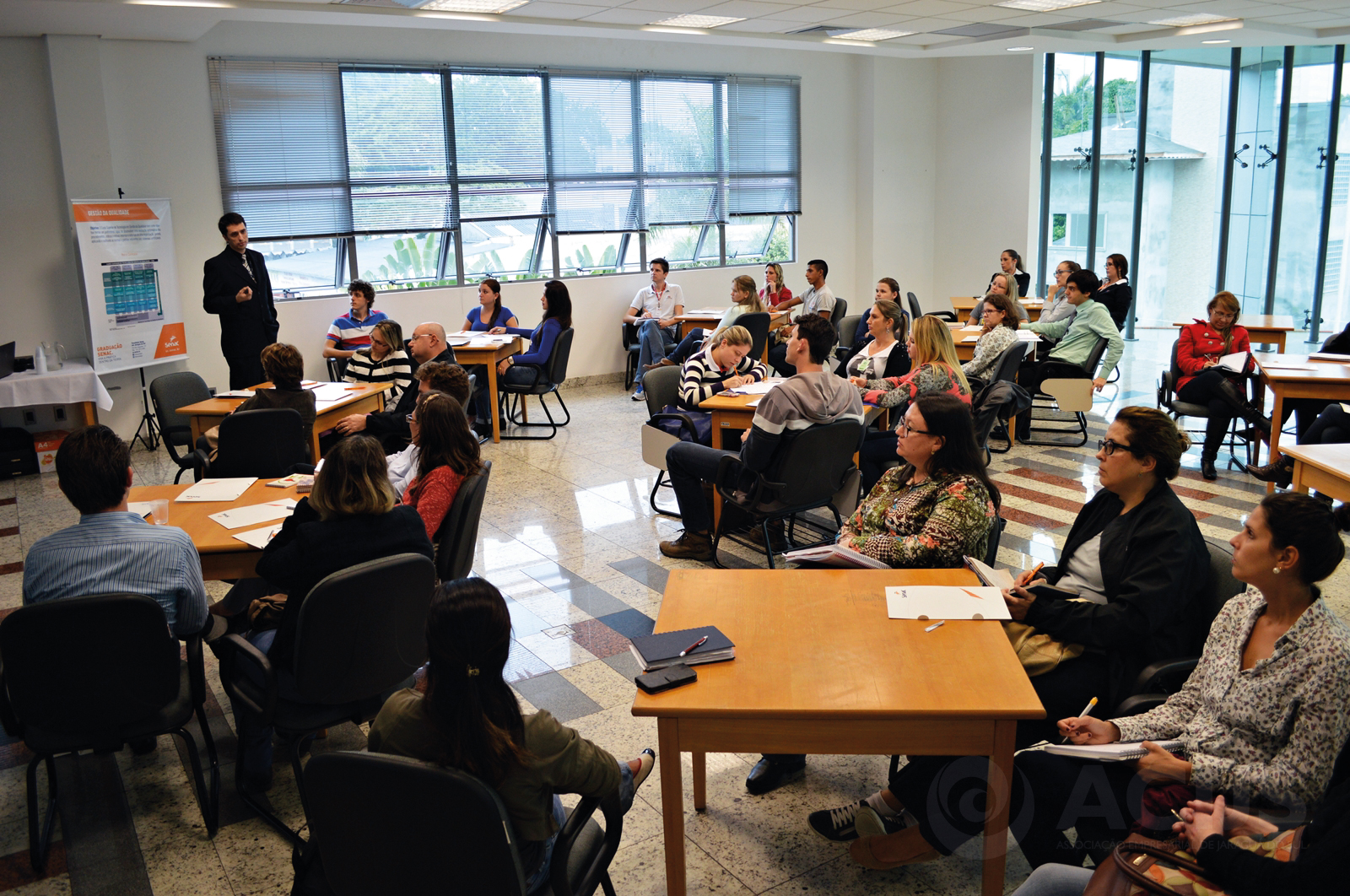 Maioria que conclui ensino superior ganha salário abaixo de R$ 3 mil