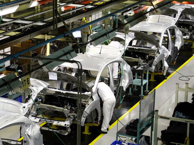 Após dois anos de queda, indústria puxa criação de empregos no Brasil