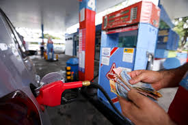 BAIXA: Petrobras reduz preço da gasolina em 4% nas refinarias a partir desta sexta
