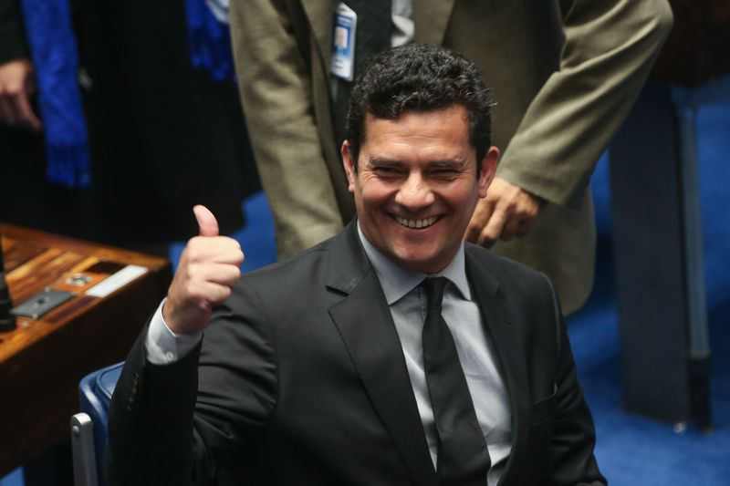 Brasília - O presidente do Senado, Renan Calheiros e o juiz federal Sérgio Moro, durante o debate temático no plenário do Senado sobre o Projeto de Lei 280/2016. (Antonio Cruz/ Agência Brasil)