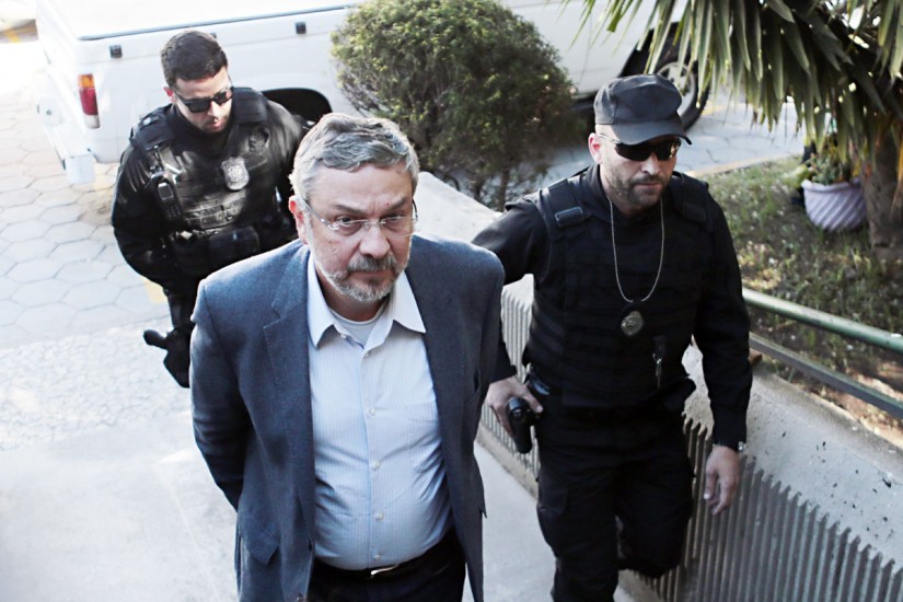 Ex-ministro petista Antonio Palocci ganha liberdade e vai para o regime aberto com tornozeleira eletrônica