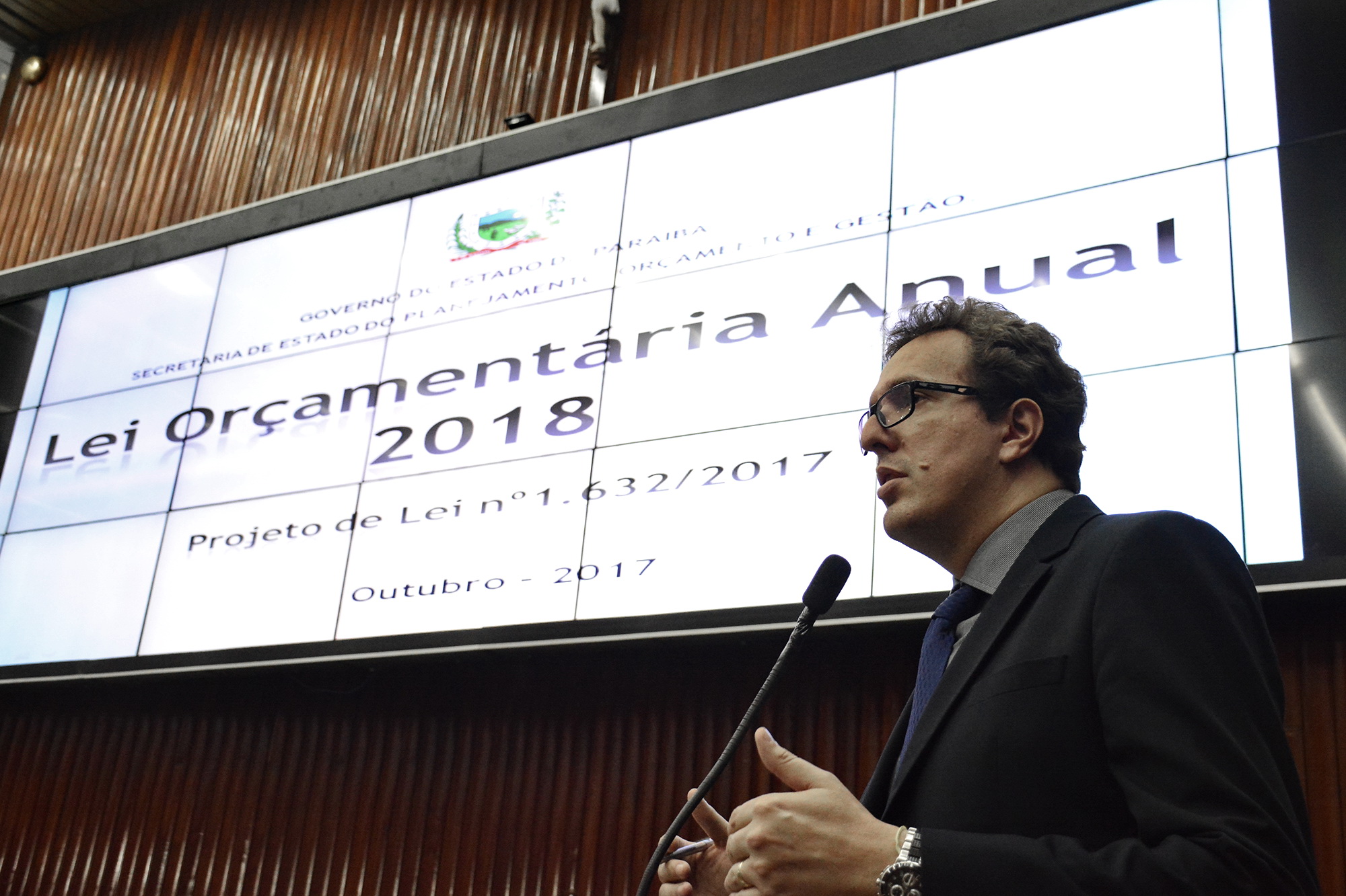Assembleia debate Lei Orçamentária Anual 2018 com a presença do Secretário de Planejamento Waldson Souza