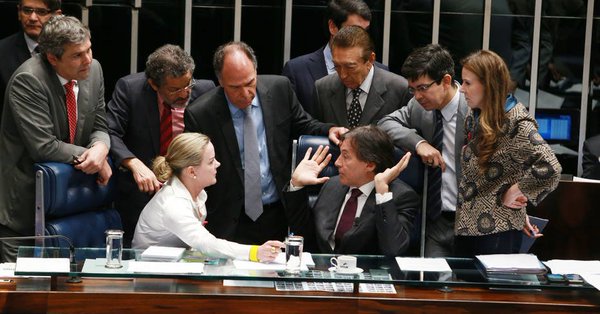 Senado aprova fim do teto para autofinanciamento de campanha