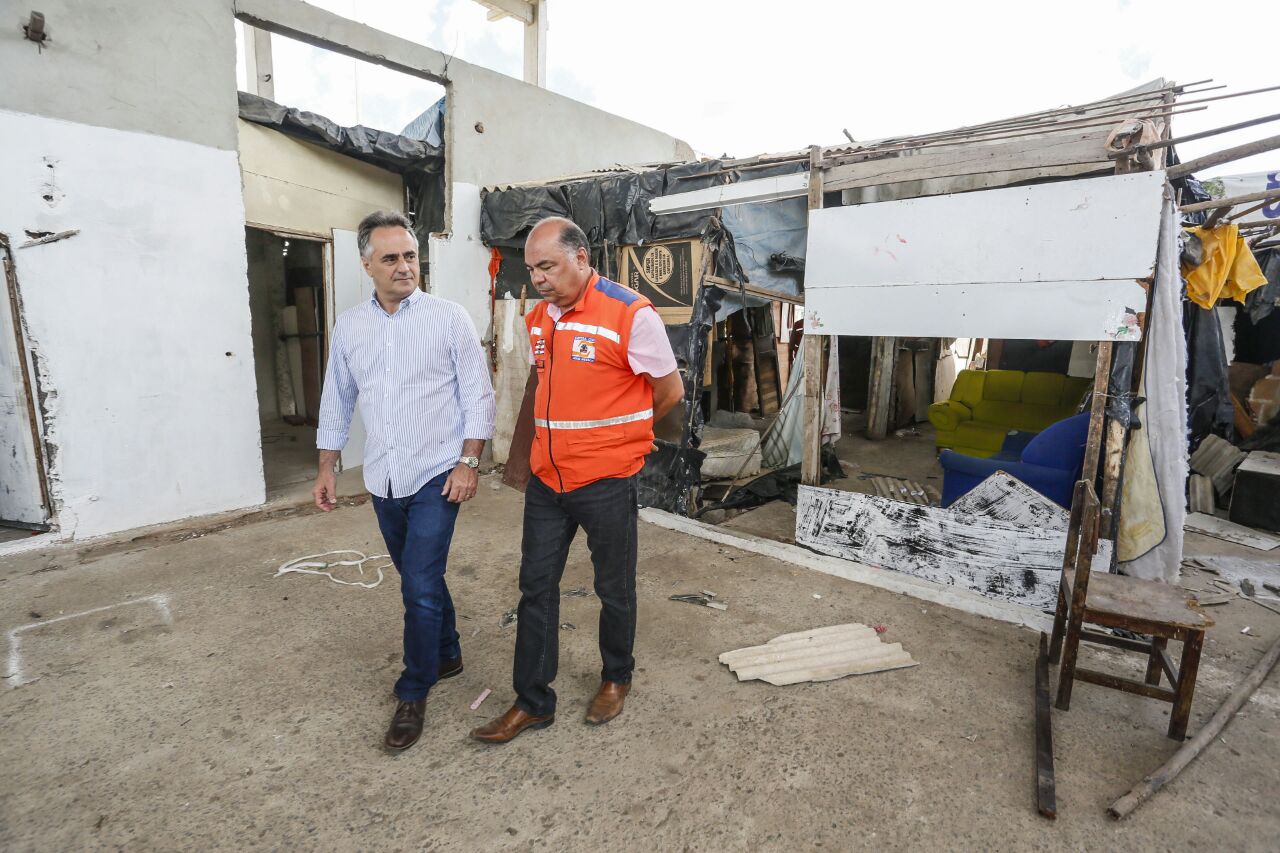 Cartaxo acompanha demolição de barracos e mudança dos novos moradores para o Residencial Colinas de Gramame