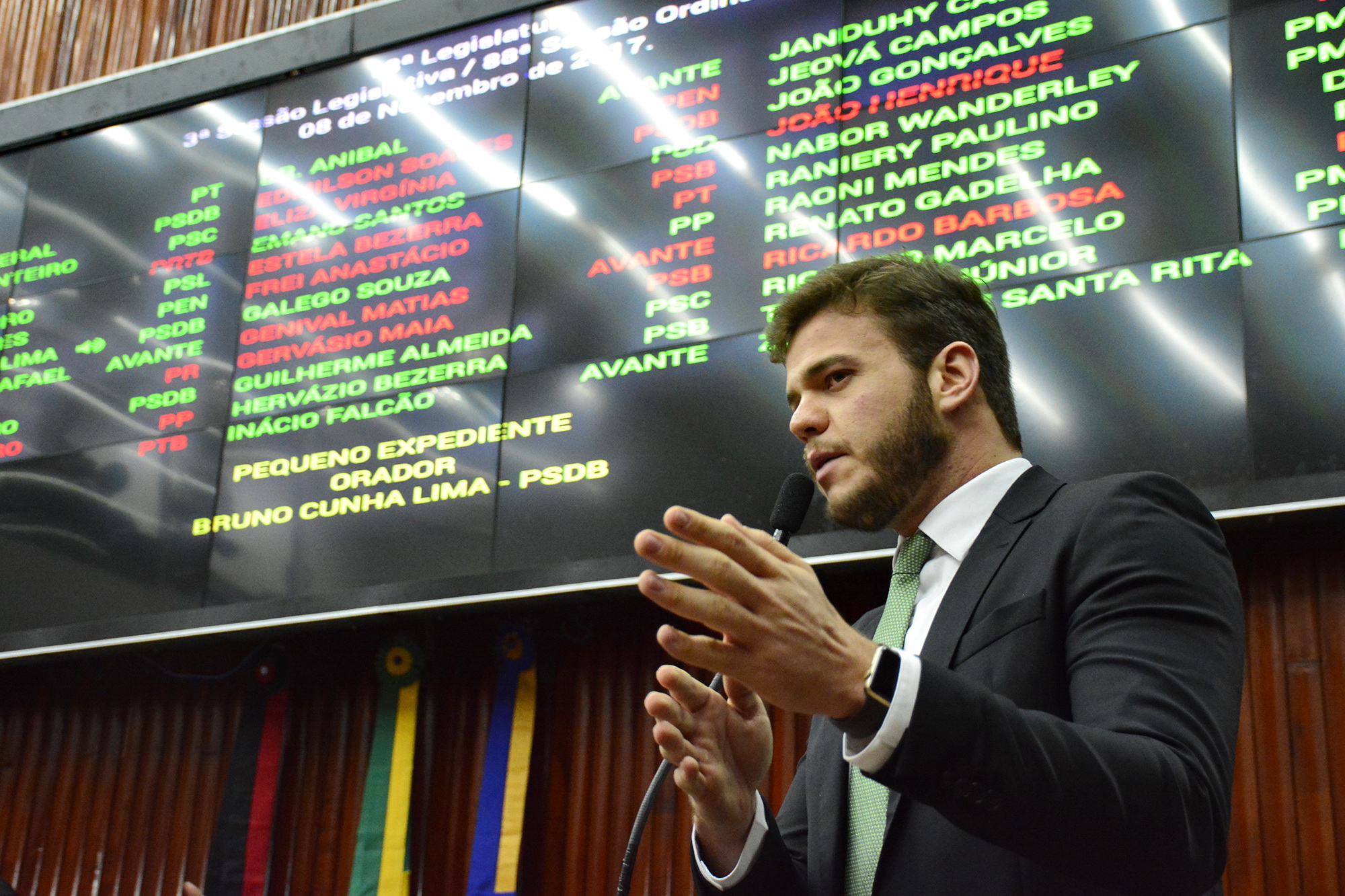 Lei de Bruno Cunha Lima proíbe que escolas cobrem taxas diferenciadas para portadores de síndromes