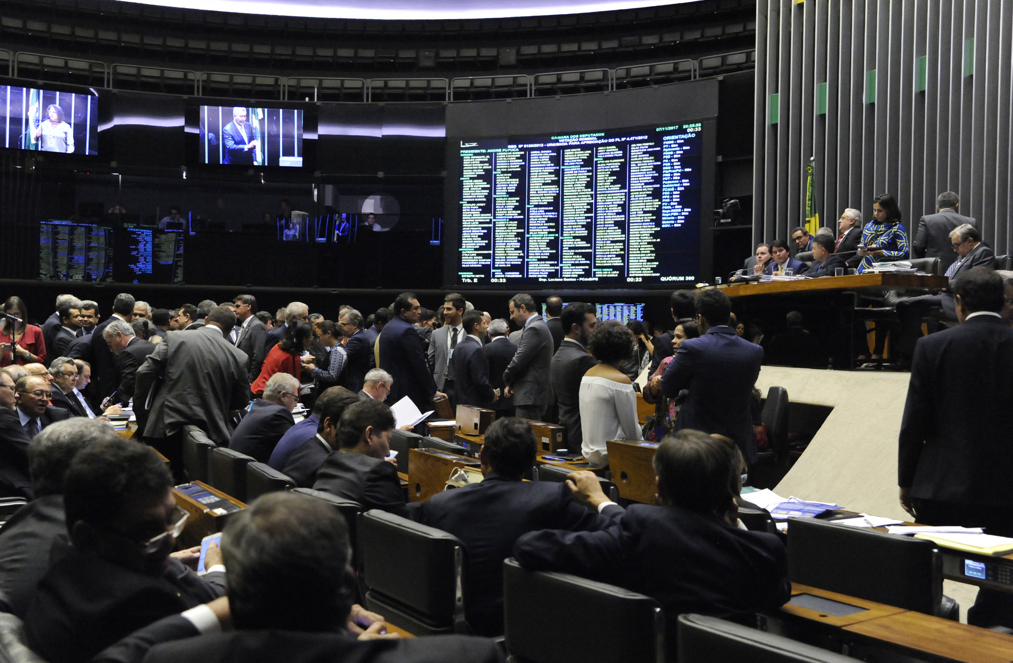 Câmara Federal aprova fim da progressão de regime para assassinos de policiais