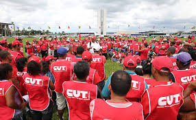 CUT lança programa de demissão, e funcionários ameaçam greve