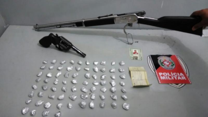 Polícia Militar da Paraíba prende dupla suspeita de tráfico de drogas em Bayeux