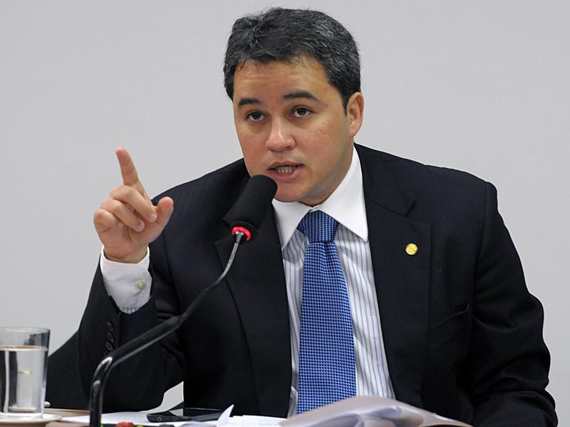 Efraim Filho defende redução de juros nos empréstimos feitos pelos bancos públicos para aquecer economia