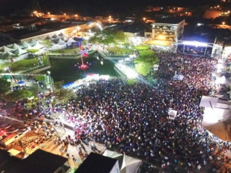 Prefeitura de Princesa Isabel patrocina show em praça pública para comemorar os 96 de emancipação política