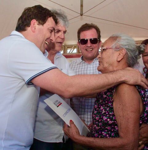 Presidente Gervásio Maia participa da entrega de casas e autorização de obras em Sousa e Bernardino Batista