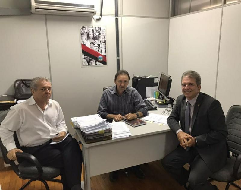 Nabor cobra da Aesa e Infraestrutura do Estado limpeza do leito do rio Espinharas