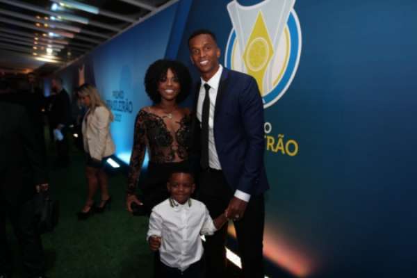 Atacante Jô do Corinthians é eleito o craque do Brasileirão; veja todos os premiados