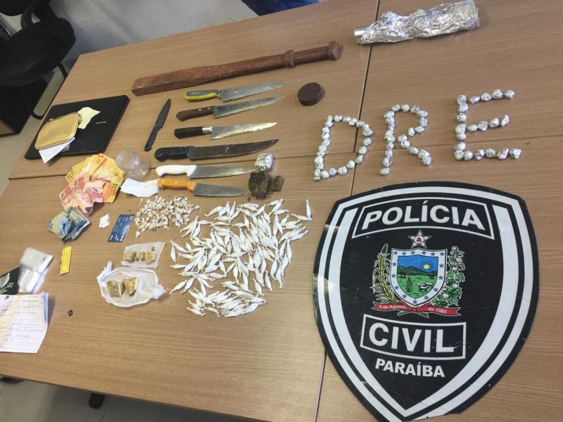 Polícia prende mãe e filha suspeitas de vender drogas no São José, em João Pessoa