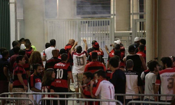 PUNIÇÃO: Flamengo poderá ser excluído de competições da Conmebol por confusão na decisão da Sul-Americana