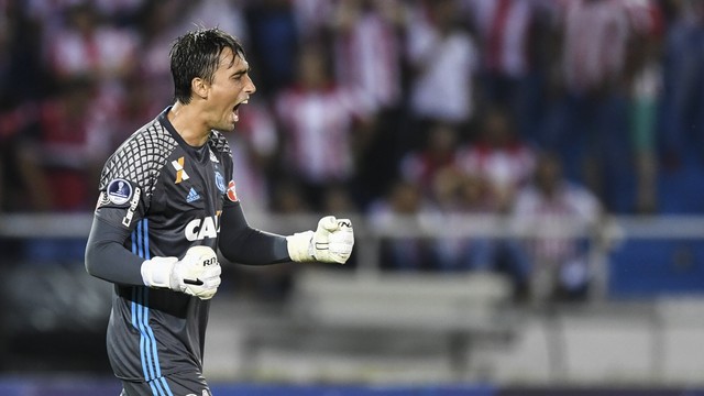 Substituto de Muralha pega pênalti, e Fla vai a final continental após 16 anos