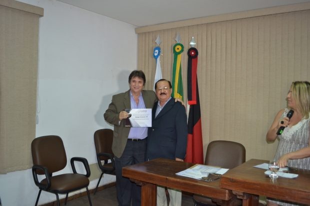 DESTAQUE: Janduhy Carneiro recebe pela quinta vez o ‘Diploma Destaque Parlamentar’ da Revista Tribuna