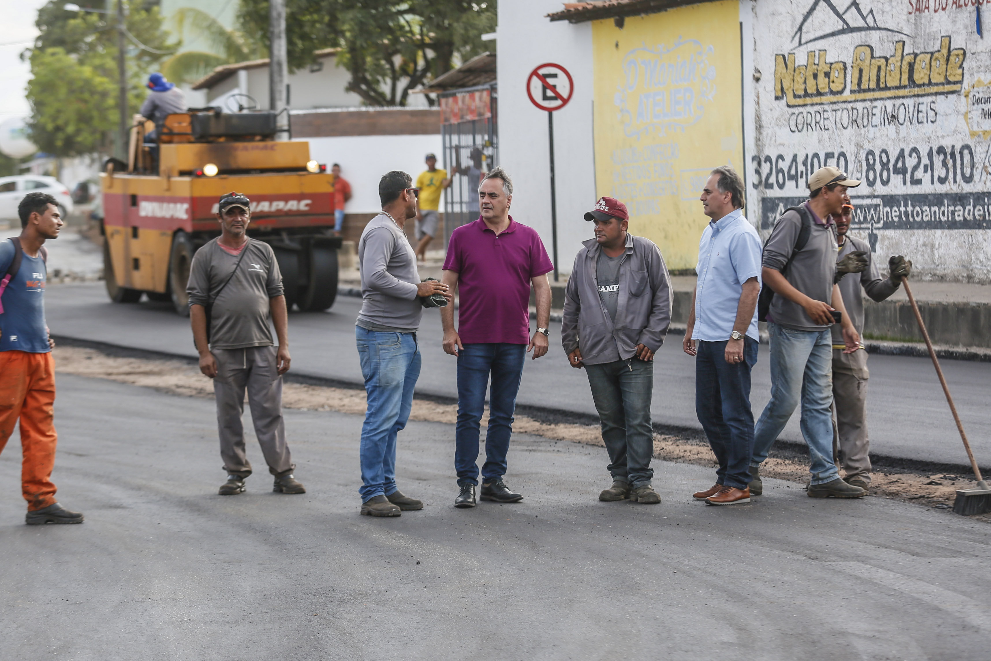 Prefeito Luciano inspeciona obras do Programa ‘Ação Asfalto’ no bairro do Geisel