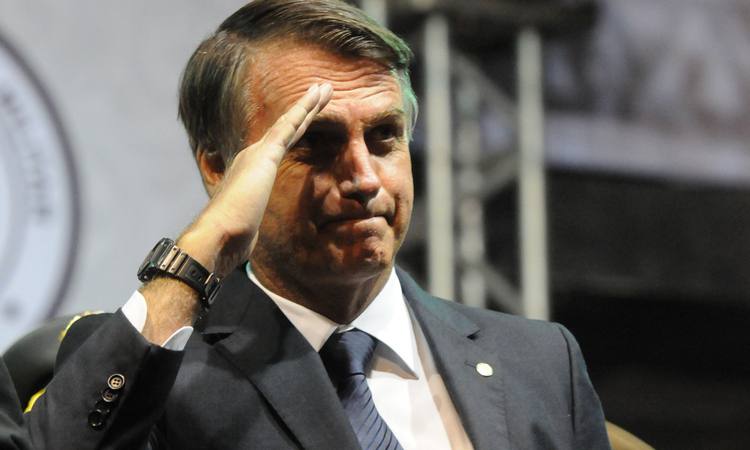 Bolsonaro desautoriza Mourão e defende o 13º salário