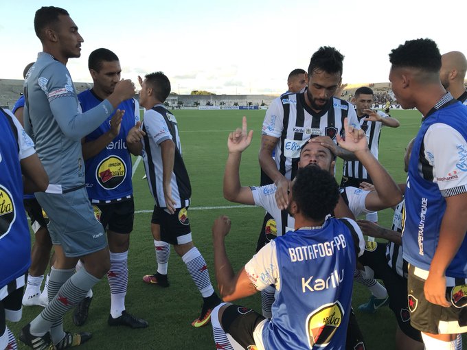 De virada, Botafogo-PB derrota o Serrano, no Almeidão, com gols do atacante Nando
