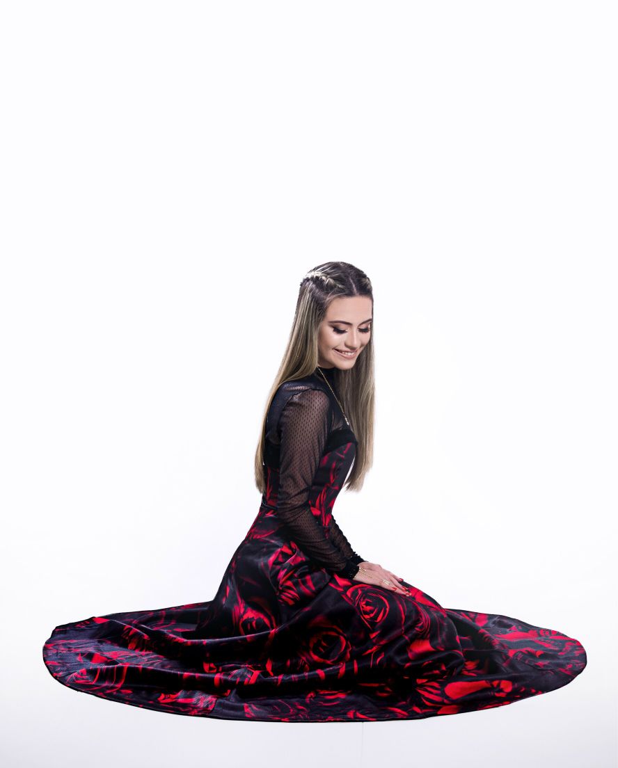 FENÔMENO: Cantora paraibana Camila Holanda lança “Lugar seguro”