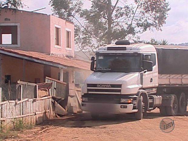 Polícia intercepta em rodovia estadual carregamento irregular de 2 mil litros de diesel
