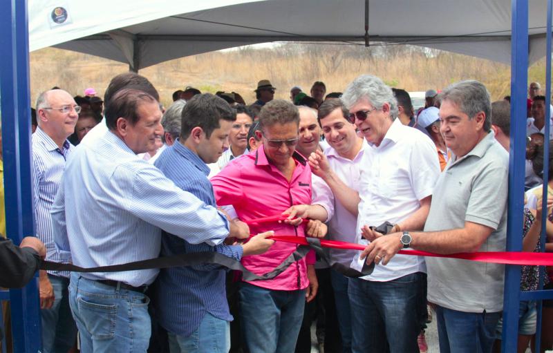OBRAS: Ricardo Coutinho entrega escola e autoriza construção da Estação de Tratamento de água em Pedra Branca