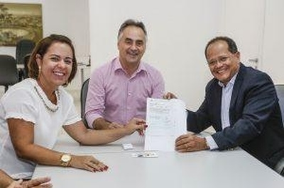 Grupo Ferreira Costa comunica ao prefeito Cartaxo retomada das obras de atacadão em João Pessoa