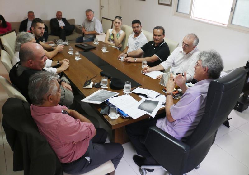 Ricardo se reúne com organizadores de evento internacional de kart que será realizado na PB