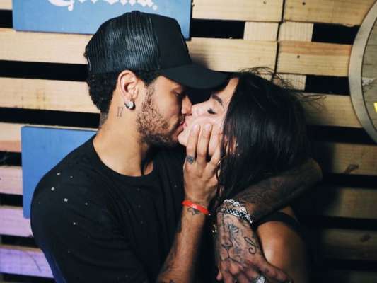 FICANDO: Neymar e Bruna vivem paixão episódica, diz imprensa francesa