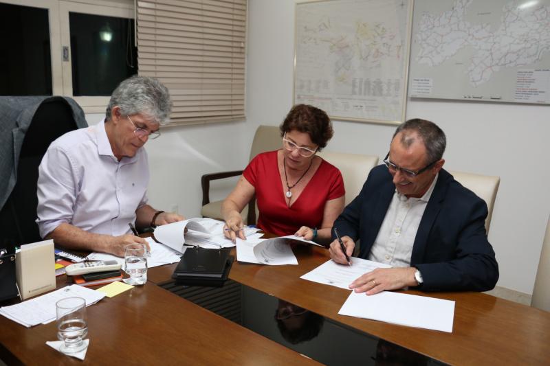 Governador Ricardo e prefeita Márcia Lucena assinam Protocolo de Intenções para instalação fábrica no Conde