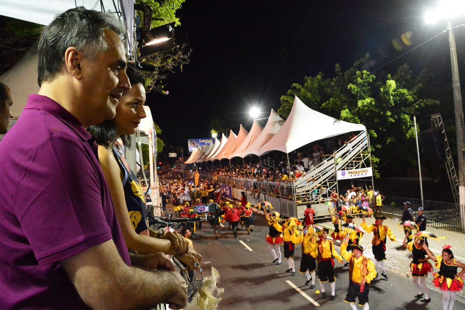 Prefeito Luciano prestigia primeira noite de desfiles do "Carnaval Tradição" na Beira Rio