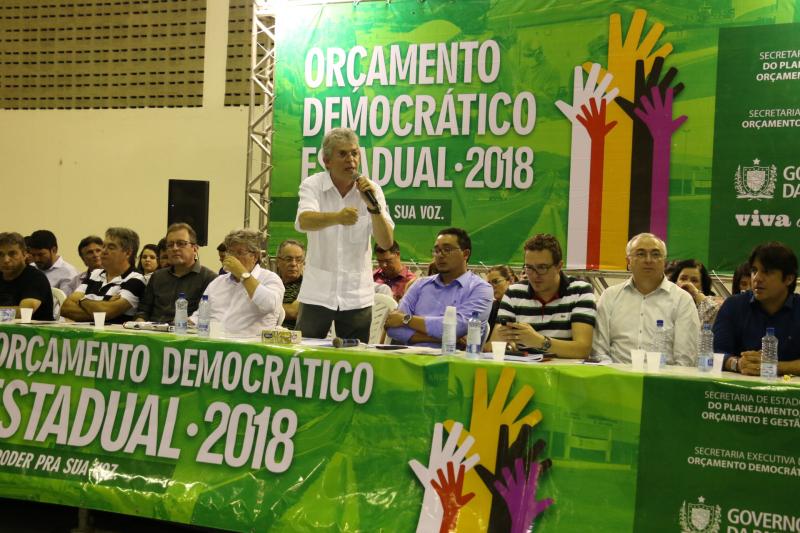 Ricardo Coutinho presta contas, entrega equipamentos e anuncia benefícios em plenária do ODE em Sousa