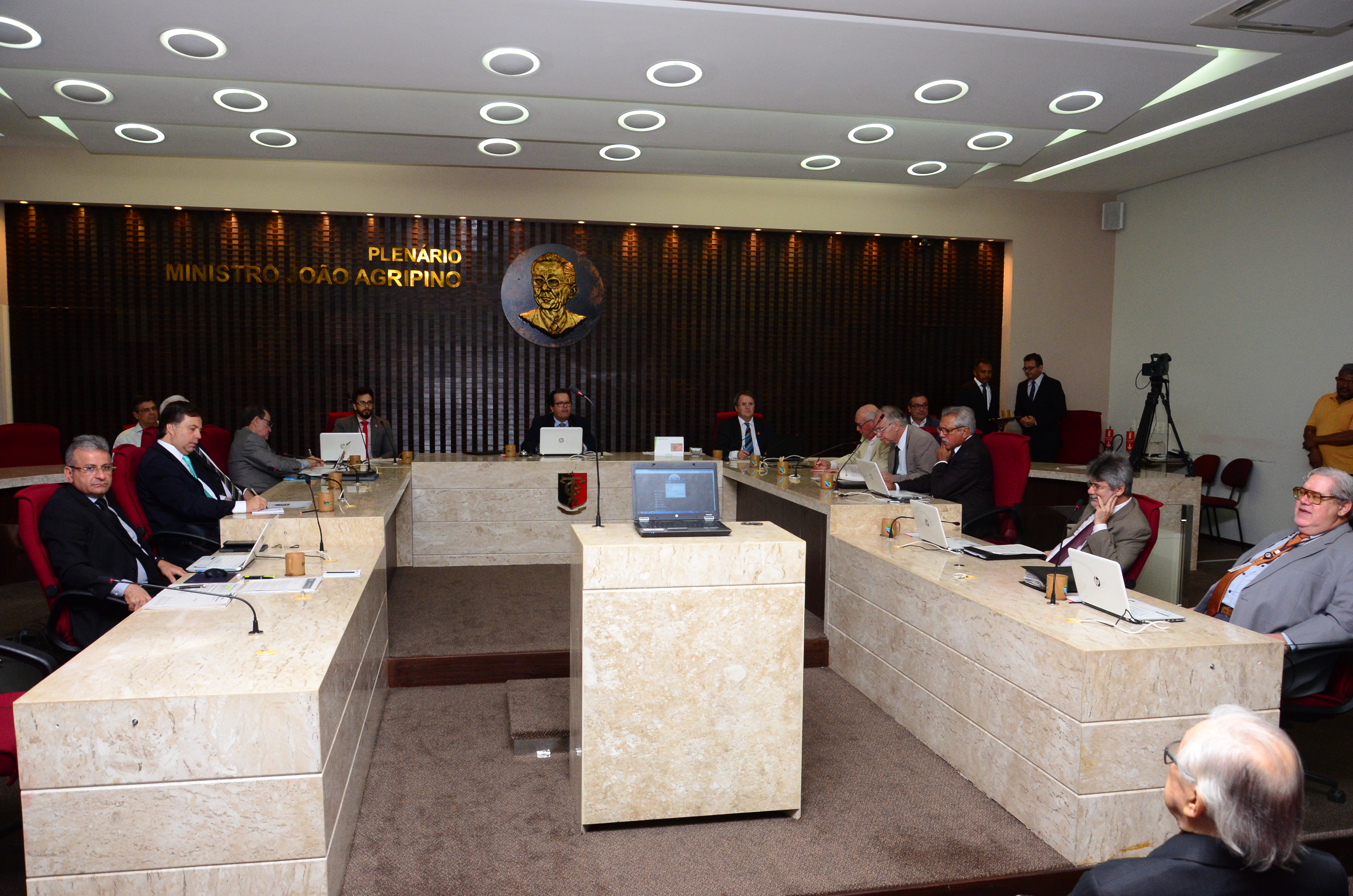 TCE emite sinal de alerta ao prefeito de Sobrado pelo não recolhimento da contribuição patronal