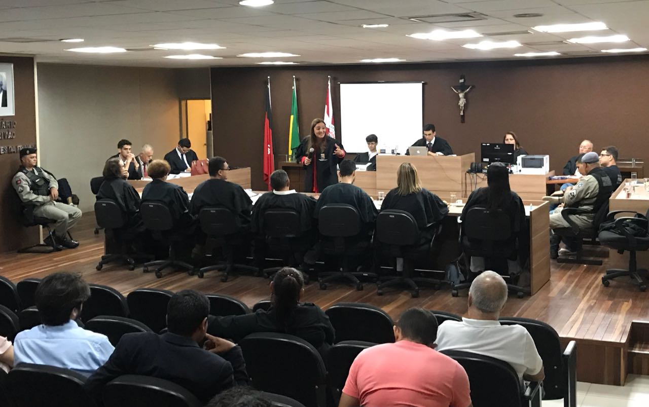 Acusado de matar esposa e enteada a golpes de faca é condenado a 40 anos de reclusão