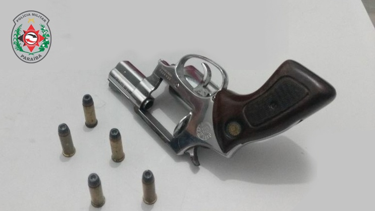Polícia prende em CG suspeito de assalto com um simulacro de pistola