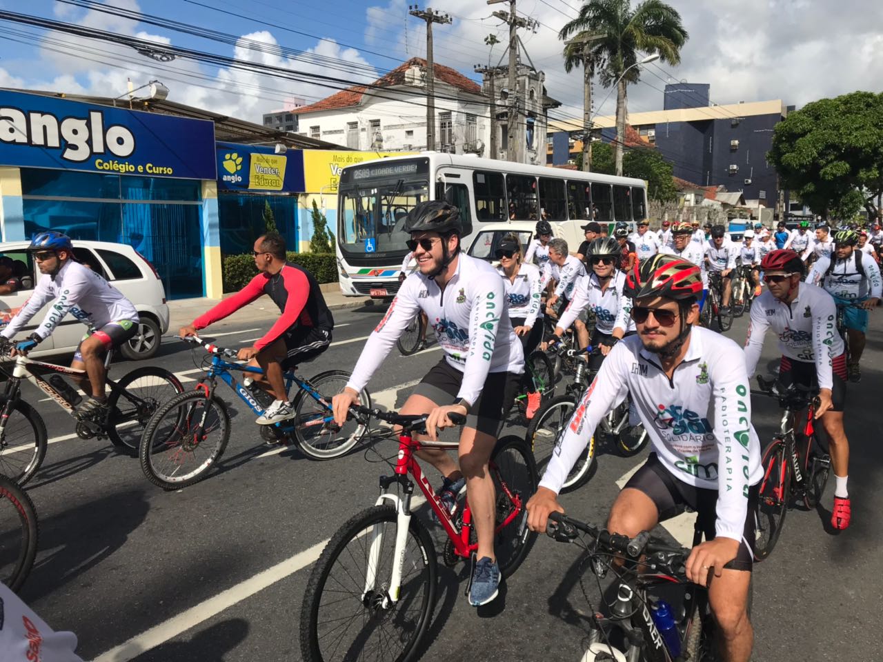 FILANTROPIA: Pedal Solidário leva 2 mil ciclistas ao Busto de Tamandaré em prol do São Vicente de Paulo