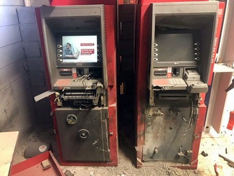 DINAMITE: Bandidos explodem caixas de banco 24h em supermercado de Campina Grande