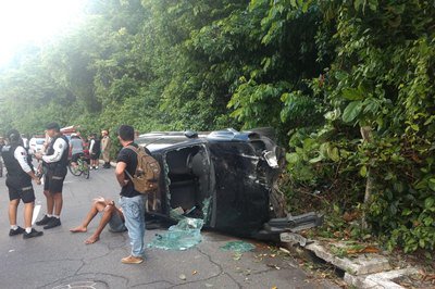 Embriagado, motorista atropela duas caminhantes e capota veículo na Avenida Cabo Branco