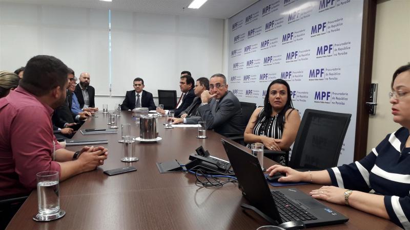 Convocados pelo MPF, Denit, Governo do Estado e prefeituras assinam TAC para iluminação das BRs 230 e 101