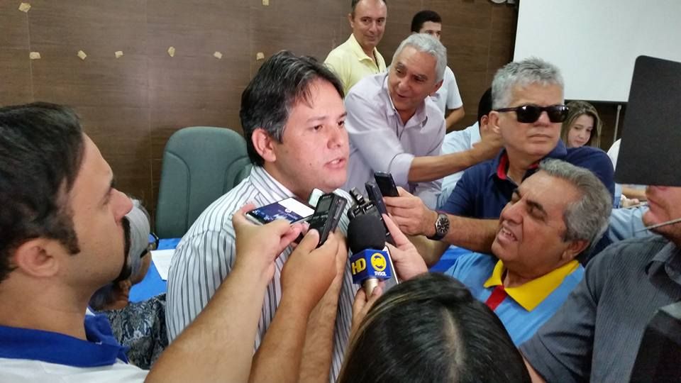 Afastado por decisão da Justiça, prefeito Dinaldinho (Patos) se inscreve no Mais Médicos