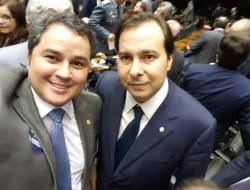Rodrigo Maia começa pela Paraíba sua pré-campanha à presidência e Efraim Morais pode deixar cargo no governo para disputar mandato nas eleições deste ano