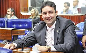 Deputado Jullys Roberto rebate denúncia sobre nepotismo