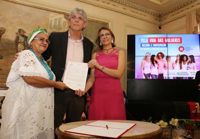 Ricardo lança campanha em comemoração ao Dia Internacional da Mulher e cria Delegacia Especializada em Queimadas