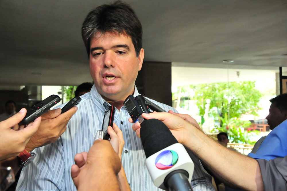 Presidente do PSDB diz que senador Cássio pode ser o candidato de oposição  ao governo depois da desistência de Luciano Cartaxo