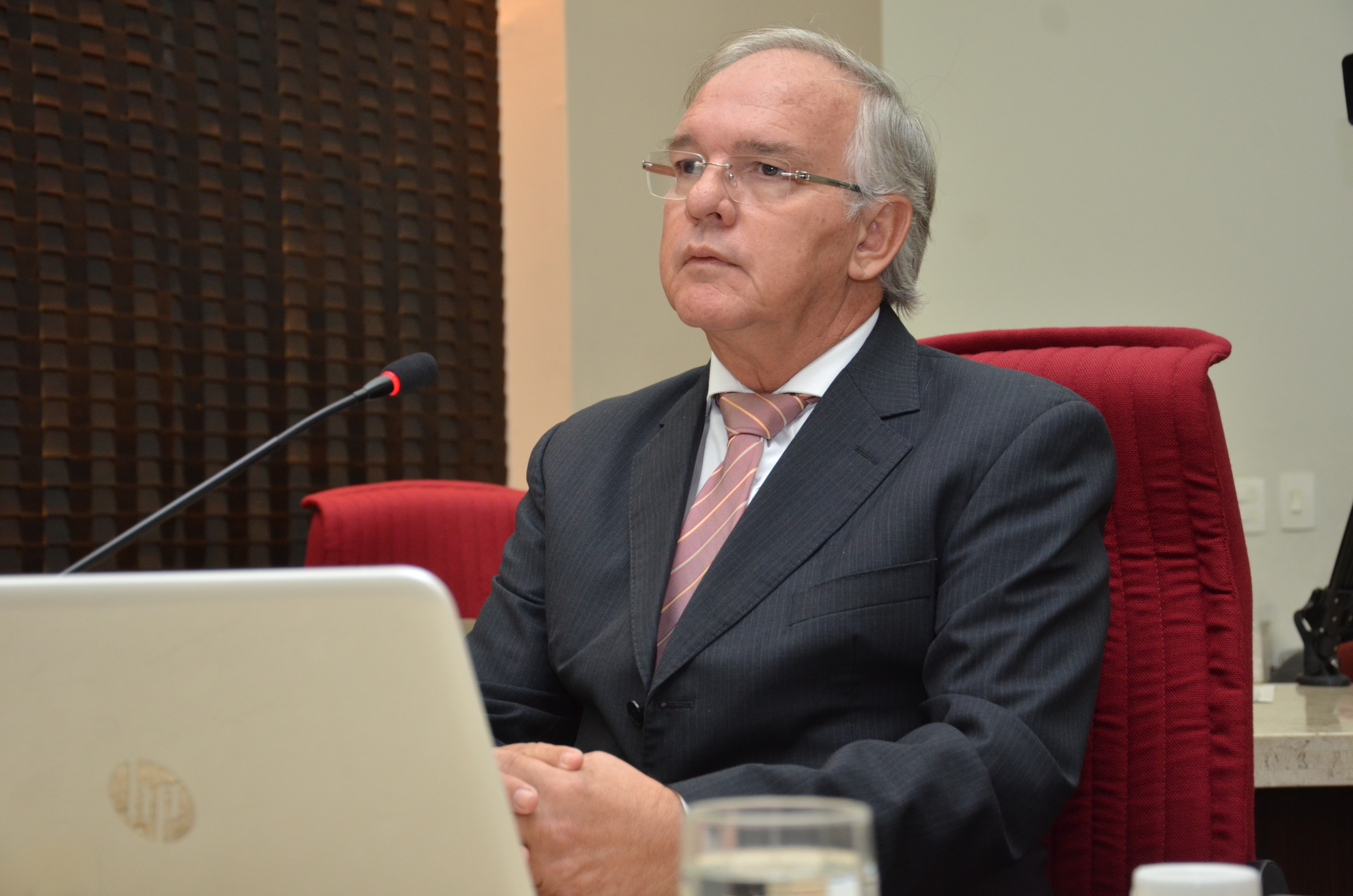 PERICULUM IN MORA: Conselheiro do TCE-PB indefere cautelar contra Guarda Pessoal, mas proíbe nomeações para a Fundação José Américo