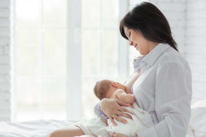 SAÚDE: Pediatra aponta benefícios do aleitamento materno para mães e bebês