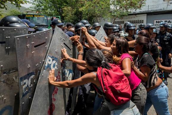 Governo brasileiro lamenta incêndio que matou 68 presos na Venezuela; suspeitos são presos